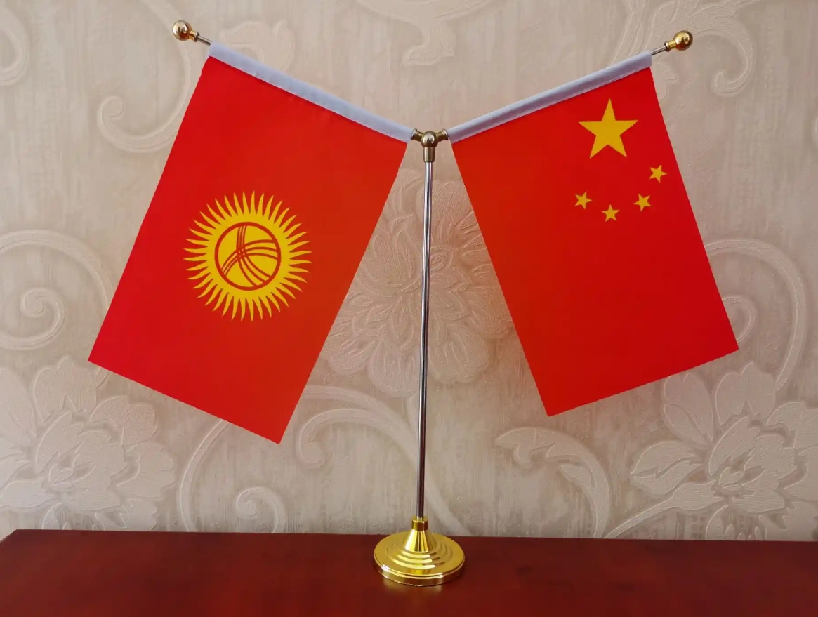 吉尔吉斯斯坦国旗4.png